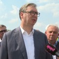 "Što Srbija bude više napredovala histerija će biti veća" Predsednik Vučić obišao radove na obilaznici oko Kragujevca