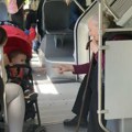 Slika iz autobusa koja otapa i najtvrđa slika! O ovoj baki pričala je cela Srbija, a onda se otkrilo i ko je ona! I posle 30…