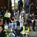 Student Pravoslavno-bogoslovnog fakulteta: Dekan ignoriše studente dok portir sprečava ulaz u dom i knjižaru