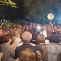 Puštena četvorica privedenih na protestu u Vrbasu, dočekao ih aplauz