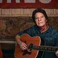 Muzička ikona Džon Fogerti u 80. godini donosi slavljenički album prepun Creedence Clearwater Revival hitova