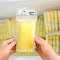 Zaboravite na proteinske čokoladice, novi trend na društvenim mrežama je - majčino mleko