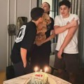 Baloni svuda po kući, dve torte i emotivna poruka Emini sinovi priredili iznenađenje za rođendan: Svi kažu da ne stari, a evo…