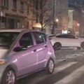 Тежа саобраћајка у Кнеза Милоша! Стакло и делови аута расути по путу