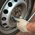 Agencija za bezbednost saobraćaja apeluje na vozače: Nemojte još stavljati letnje gume