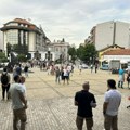 U Kragujevcu u toku skup podrške Dušku Đorđeviću koji je dobio otkaz u Domu omladine posle studentske tribine o Kosovu