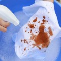Zaboravite skupa sredstva za čišćenje: Jedan sastojak iz kuhinje može da ukloni fleke bolje nego hemija