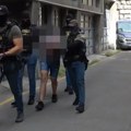 Hapšenje u kafiću od strane UKP-a: Osumnjičeni za bacanje bombi na kuću na Novom Beogradu završio u lisicama (video)