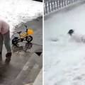 Čišćenje snega može biti opasno: Pogledajte snimak, nevolja je snašla u sekundi