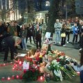 Potresne scene ispred Ruske ambasade u Beogradu: Građani odaju počast žrtvama terorističkog napada u Moskvi (foto/video)
