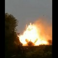 Ruski vojnici slučajno snimili kako himars jednim pogotkom uništava njihovo moćno oružje: Haubica eksplodirala u šumi u…