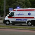 Pokušaj samoubistva? Muškarac skočio sa zgrade na Banjici, na terenu policija i Hitna pomoć