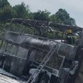 RTS: Kod Boljevca izgoreo autobus koji je prevozio osnovce iz Prokuplja, nema povređenih