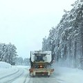 Sneg stvorio probleme na putevima i sa strujom