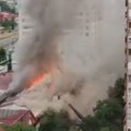 VIDEO: Gori tržni centar na Novom Beogradu, dva vatrogasca lakše povređena
