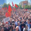 Okupljanje Albanaca u evropskim gradovima: U Cirihu demonstranti isticali zastave Albanije i OVK