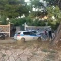 Opsadno stanje u Atini, prvi snimci sa mesta pucnjave: Šestoro ljudi ubijeno u zasedi, napadači ih izrešetali sa 25 metaka…