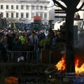 Пољопривредници тракторима блокирали улице Брисела током самита ЕУ