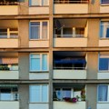 Muškarac u Beogradu terao devojku da zajedno skoče sa 9. sprata, pa se spuštao sa spoljne strane terasa