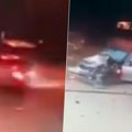 Kamera uhvatila kobni momenat Krenuo da se uključi na put, automobili totalno smrskani (video)