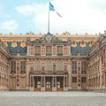 U Londonu otvoreno prvo pozorište, u Parizu otvorena Versajska palata