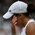 Suze na Vimbldonu: Američka teniserka odustala zbog povrede (video)