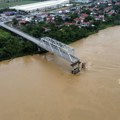 Srušio se most u vijetnamu: Najmanje 10 automobila i dva motocikla palo u reku: Više od 10 ljudi nestalo