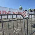 Uklonjen transparent „Bolje ćaci nego naci“