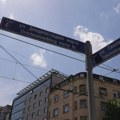 Da li su table s nazivima ulica na engleskom nepismene ili bespotrebne?