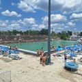 Počela kupališna sezona na GRADSKIM BAZENIMA (FOTO)
