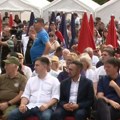 Ispred skupštine Srbije počelo književno popodne Okupio se veliki broj građana; Programu prisustvuje i predsednik SNS Miloš…