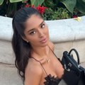 Đina se skinula i zapalila plažu! Ćerka Harisa i Meline izazvala haos izgledom koji oduzima dah (foto)