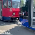 Novi tramvaj iskočio iz šina u Beogradu, saobraćaj bio obustavljen na Autokomandi