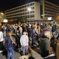 FOTO i VIDEO: Novosađani ispred Banovine šalju poruke podrške Dijani Hrki