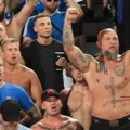 Huligani Leha napravili opšti haos: Prebili domaće navijače na ulici, upali im na stadion, demolirali pab...