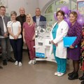 Inkubator za prevremeno rođene bebe U somboru Zajednička donacija unicefa i kompanije Vojput ; Od 800 novorođenčadi godišnje…