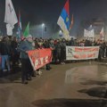 Protest zbog policijske brutalnosti u Valjevu završen projekcijom filma Presedan