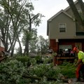 (Video) Tornada razorila okolinu "srpskog grada" Stotine hiljada ljudi bez struje, uništene kuće: "Kreće se ka istoku Amerike"…