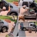 Čovek otvorio vrata automobila, a tamo sedi - medved! Šok snimak obilazi svet, a epilog neobičnog susreta je posebna priča…