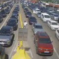 Ponesite dovoljno vode i naoružajte se strpljenjem: Kolaps na graničnim prelazima u Srbiji
