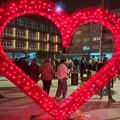 Zbor Inđija: Akcija tri crvena srca za ukrašavanje terasa i prozora
