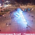 Bakljadom u obliku broja jedan SNS pristalice u Leskovcu pružile podršku Vučićevoj listi