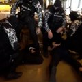 Novi snimak dramatičnog hapšenja braće Hofman! Evo kako su uhvaćeni bahati kikbokseri: Policija upala u luksuzni restoran…