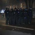 Berlin je noćas goreo, totalni haos u Nemačkoj: Napadnuta policija, mladić poginuo od petarde, preko 300 ljudi uhapšeno
