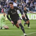 Vlahović vadi Juventusove fleke, Srbin pogodio i izjednačio protiv Frozinonea!