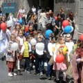 Veliki porodični karneval U centru grada: Svečanim defileom u Knez Mihailovoj obeležen Međunarodni dan porodice