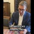 Predsednik Vučić lepio sličice: Naši fudbaleri su me vratili u detinjstvo (video)
