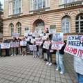 Profesori gimnazije „Stevan Sremac“ kuvaju pasulj za đake i studente