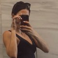 Jelisaveta Orašanin u providnom miniću: Lice sakrila, obline u prvom planu (foto)