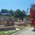 Poznat uzrok požara na groblju U Čačku Evo šta je zapalilo tuje između grobnih parcela (foto)